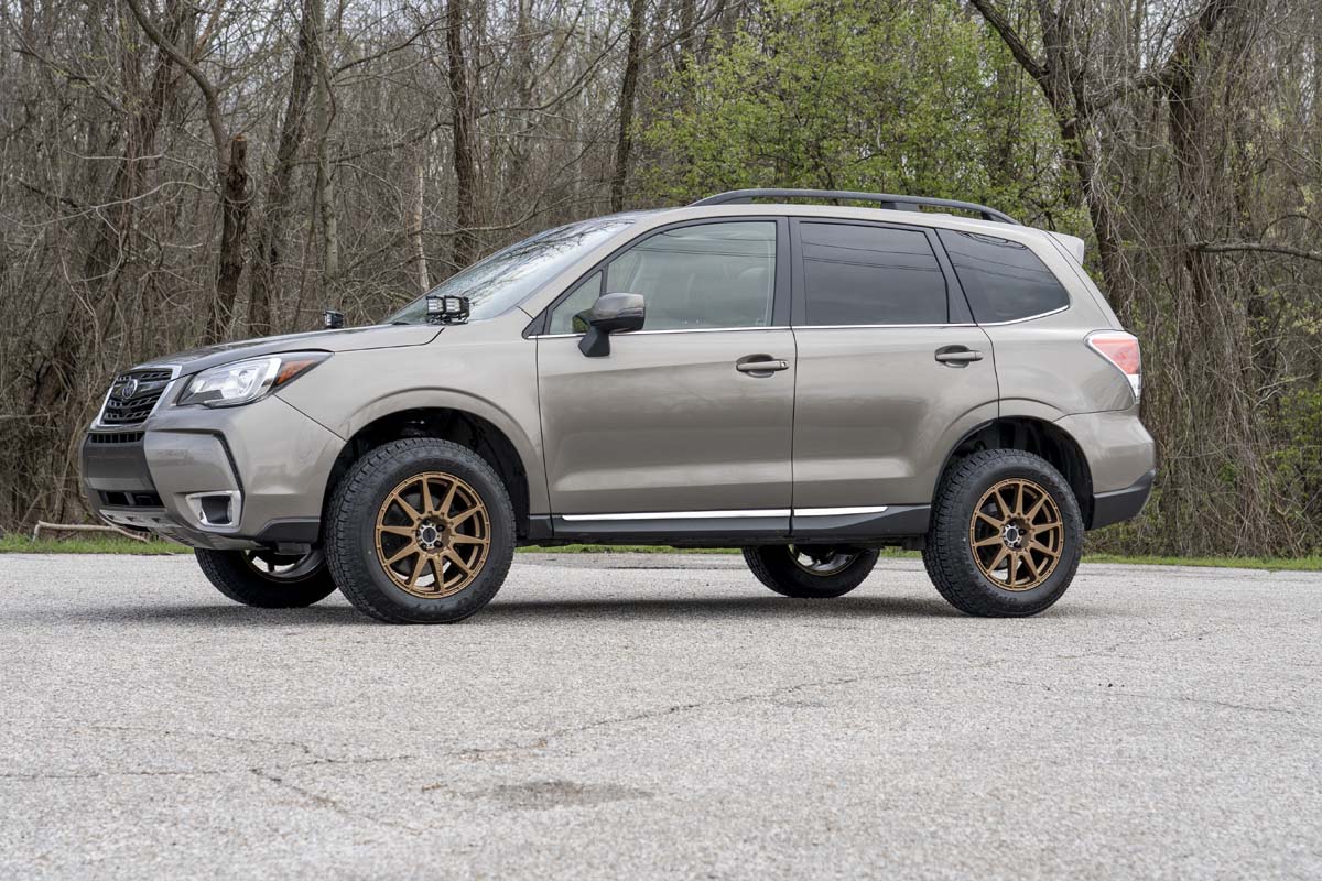 Subaru Forester Suspension Lift Kit - Rough Country - 2 Inch Lift + Loaded Strut - Black - '14-'18